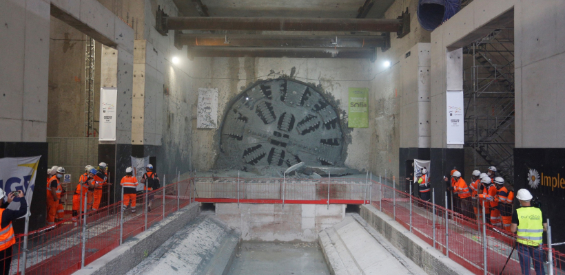 La roue de coupe du tunnelier Sofia vient de percer la paroi de la station Serge Gainsbourg aux Lilas.