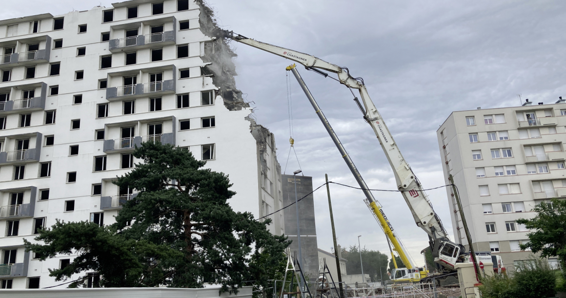 La moitié de la construction éloignée de la chaudière a pu être abattue à la pelle.