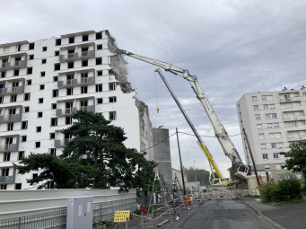 La moitié de la construction éloignée de la chaudière a pu être abattue à la pelle.