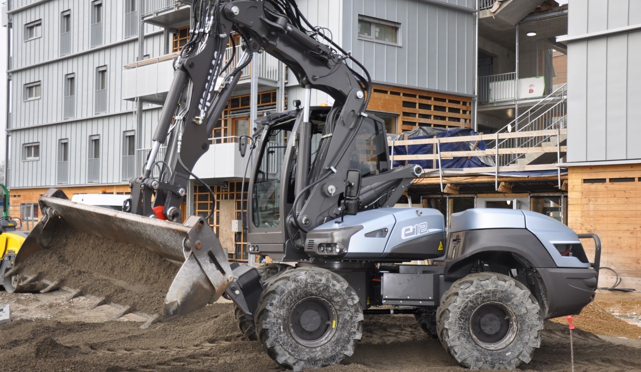 Les essais démontrent l’adéquation optimale de la Mecalac e12 avec les besoins réels des chantiers urbains, tant en termes de performances que d’autonomie.