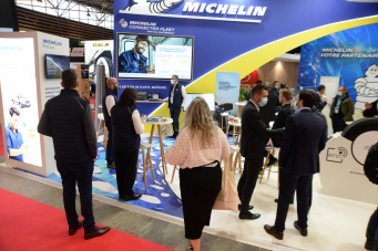 Pneu rechapé suivi par RFID et gestion de flotte, le stand Michelin synthétisait les nouvelles ambitions du secteur.