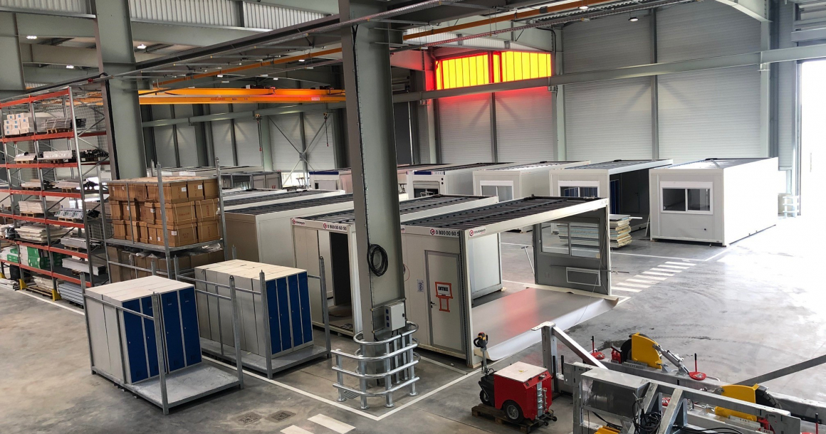 LQ10544286C_picture_4_cropped.jpg Des modules en attente de remontage dans une agence de Cougnaud.