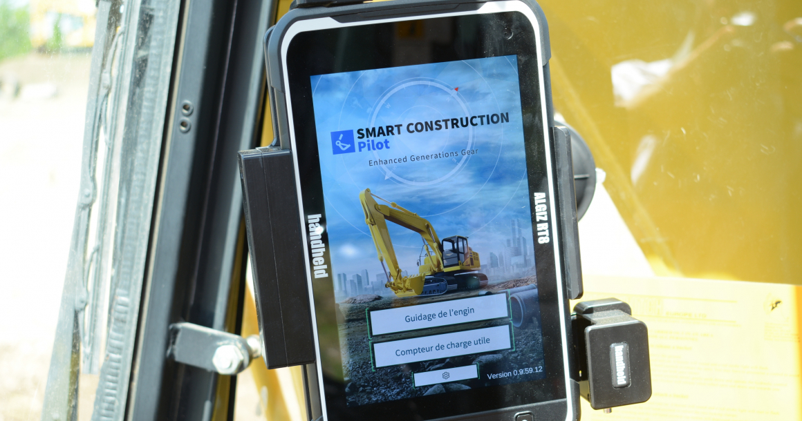 Smart Construction Retrofit est fourni avec le logiciel Pilot qui convertit en les signaux du contrôleurs en image.