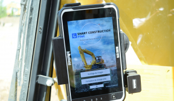 Smart Construction Retrofit est fourni avec le logiciel Pilot qui convertit en les signaux du contrôleurs en image.