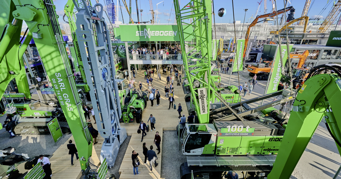 Durant la Bauma, Sennebogen a mis en avant des systèmes d'économie d'énergie et des batteries.