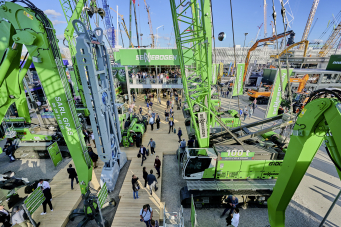 Durant la Bauma, Sennebogen a mis en avant des systèmes d'économie d'énergie et des batteries.