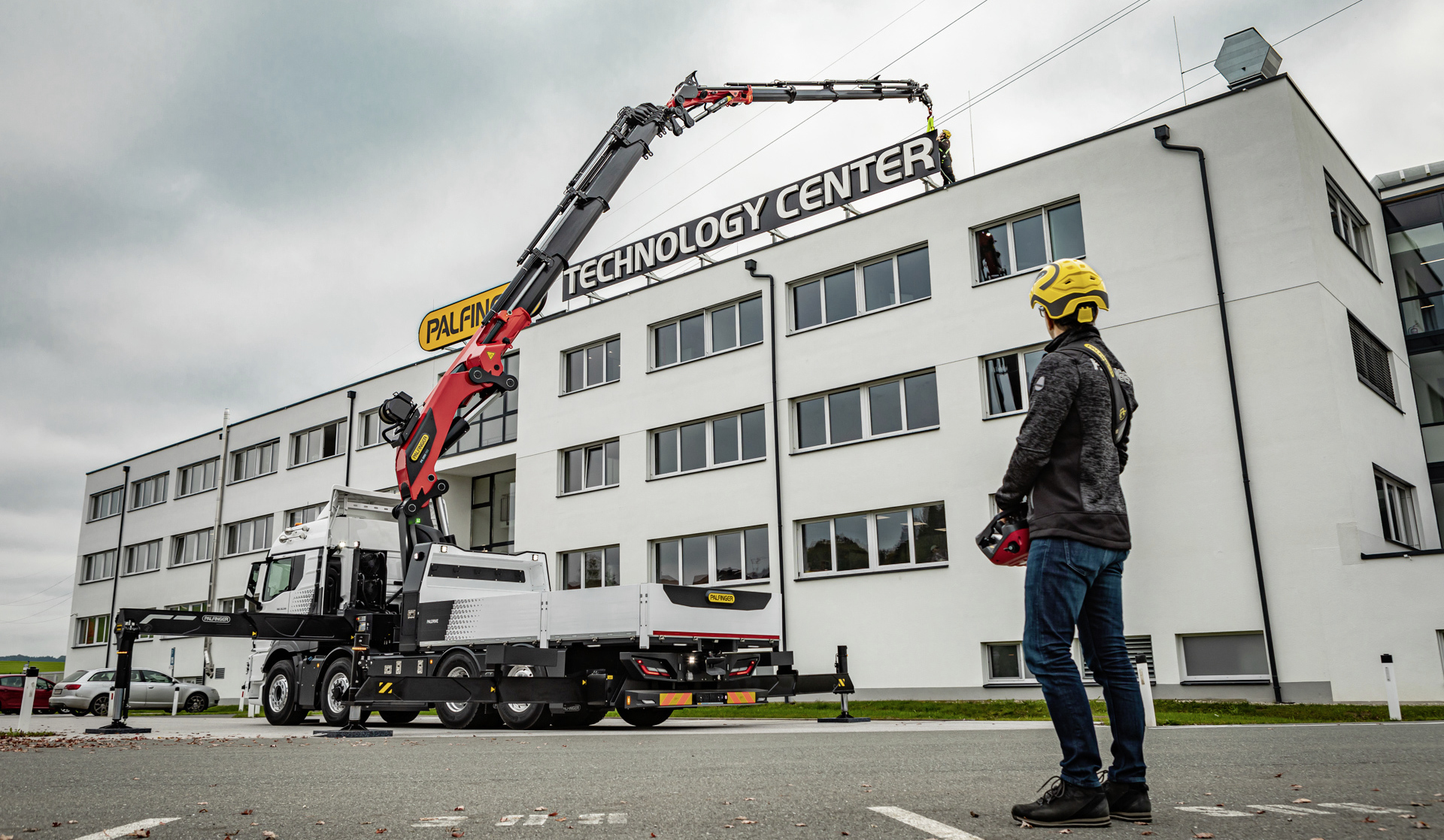 La nouvelle gamme de grues TEC rassemble les principaux systèmes d'assistance à l'opérateur de Palfinger.