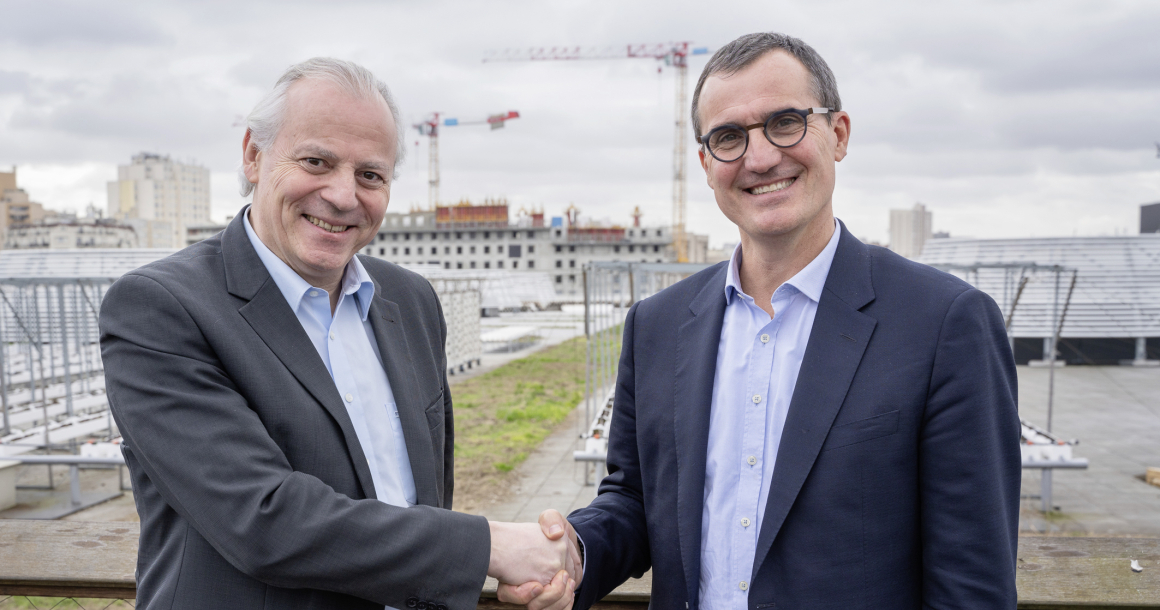 De gauche à droite, Michel Denis, Directeur général de Manitou Group et François Renault, Directeur Matériel & Développement Durable, groupe Kiloutou.