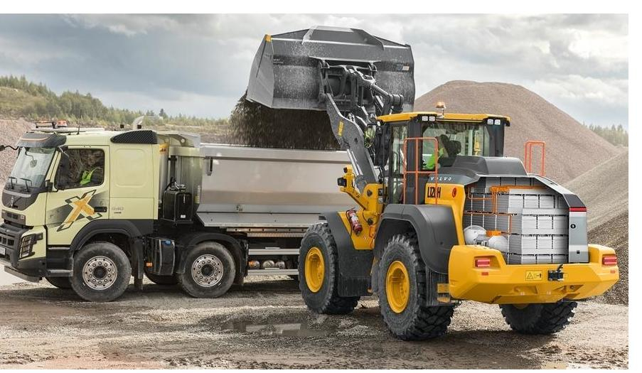 LQ12415663C_picture_0_cropped.jpg <p>La chargeuse sur pneus L120H Electric Conversion de 20 tonnes sera disponible à la vente en Europe au cours de 2023, pour des clients sélectionnés. </p><p>.</p><p></p>