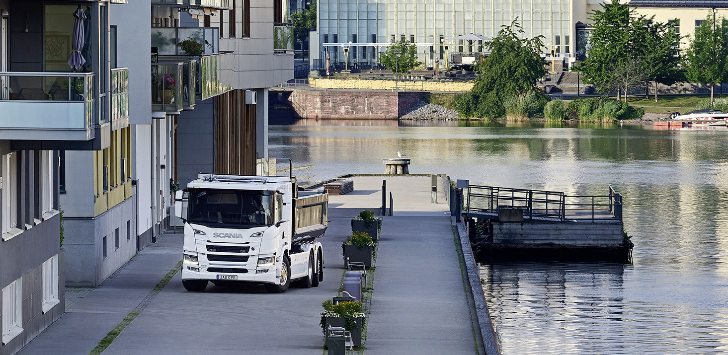 Scania maintient le cap avec plusieurs avancées en matière de motorisations alternatives. 