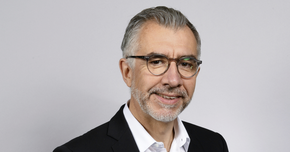 LQ12698891C_picture_0_cropped.jpg <p>Didier Deschanel</p>