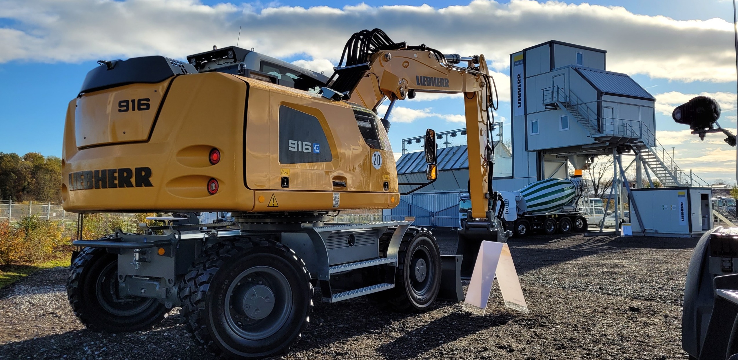 Découvrez la première pelle sur pneus électrique Liebherr