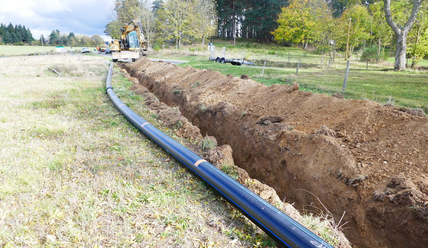 D’une longueur de 10 km, l’interconnexion entre les réseaux d’eau des Syndicats de région de Tence et de Montregard vise à sécuriser l’approvisionnement des communes du secteur.